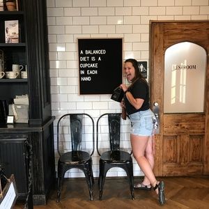 Meet your Posher, Cari